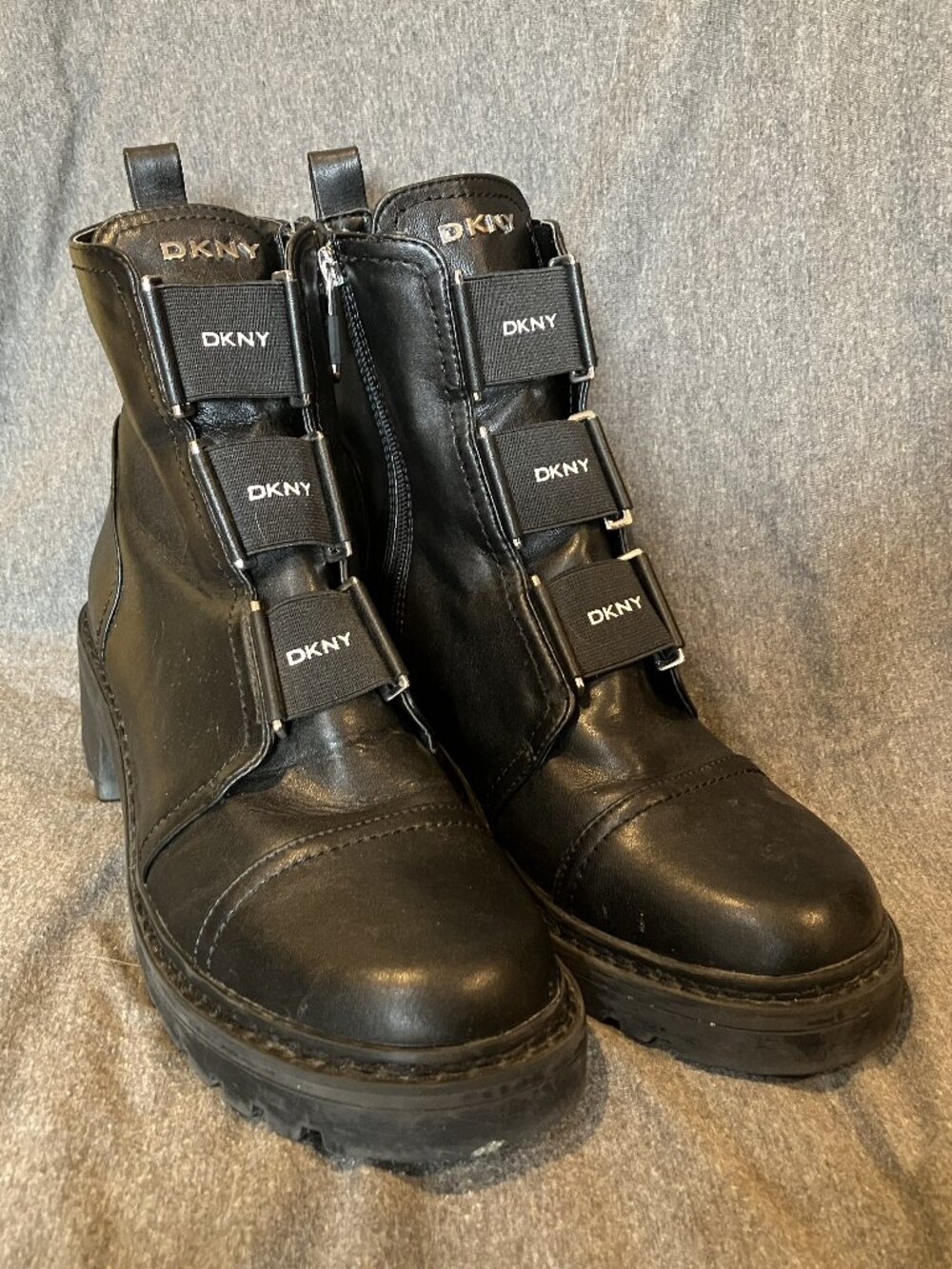 DKNY Barrett Combat Boots Black Leather Women's 10M Lug Sole Zip Closure